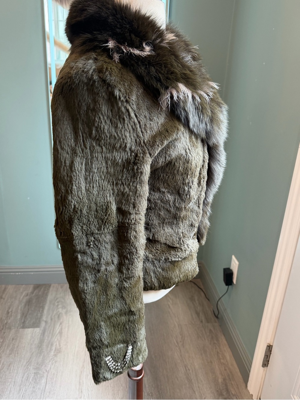 Vintage Rabbit Fur Jacket with Fox Fur Collar 🤎 - Picture 4 of 8